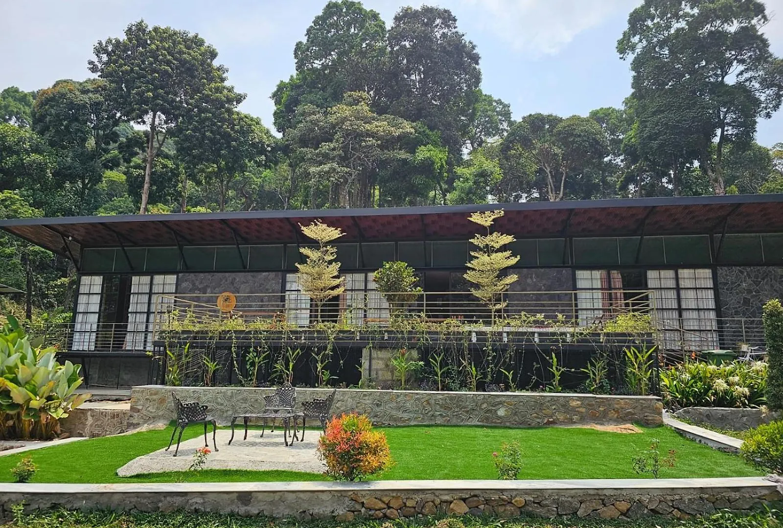 Thampuraan Kaadu Wild Habitat Villa Nelliyampathy